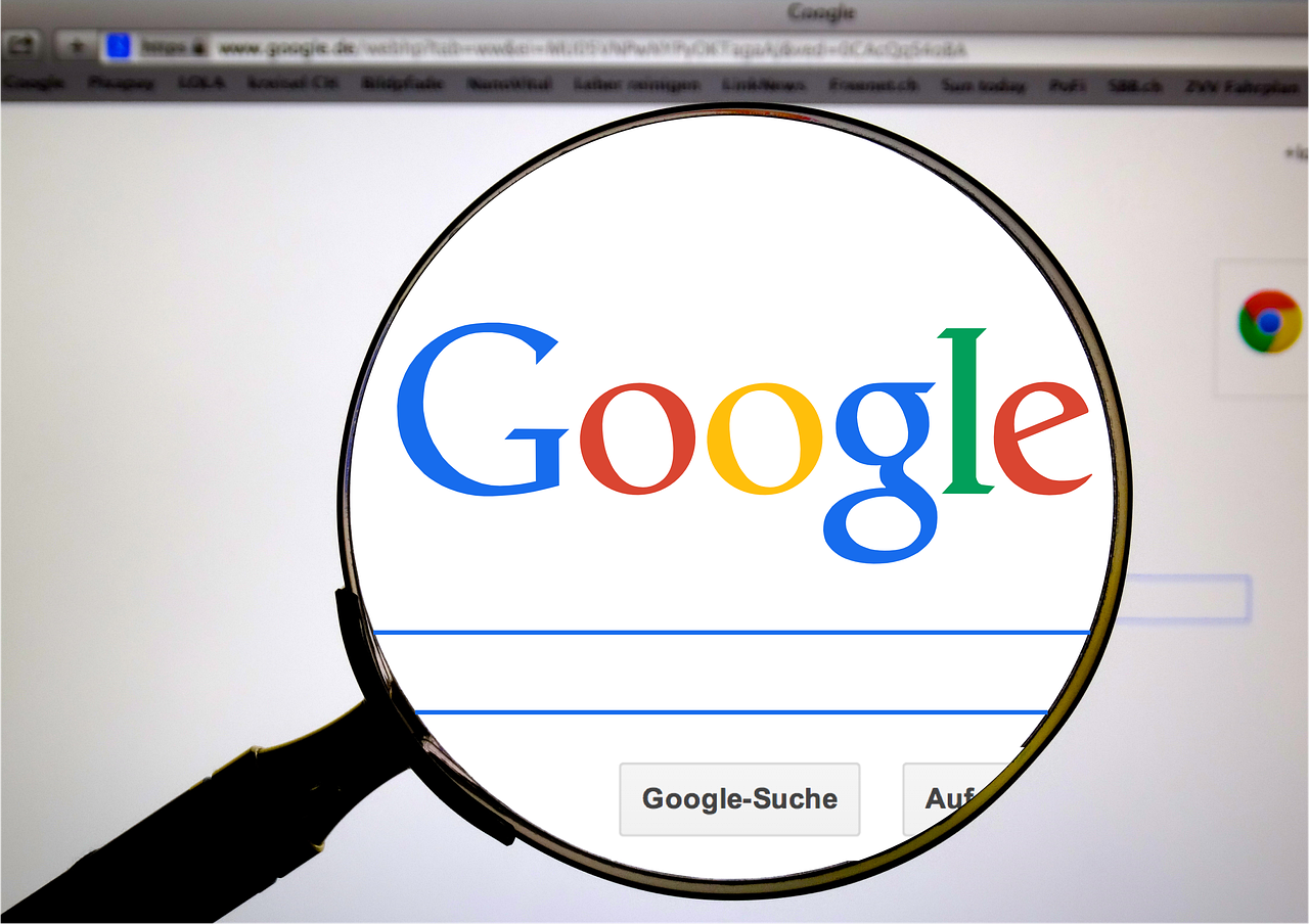 Mekansal web, 2025 tasarım trendleri arasında öne çıkan bir deneyim: Kullanıcının artırılmış gerçeklik ile 3 boyutlu web öğeleriyle etkileşimi.